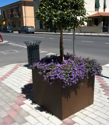 The Importance of Commercial Outdoor Planters in Premium Landscape Design